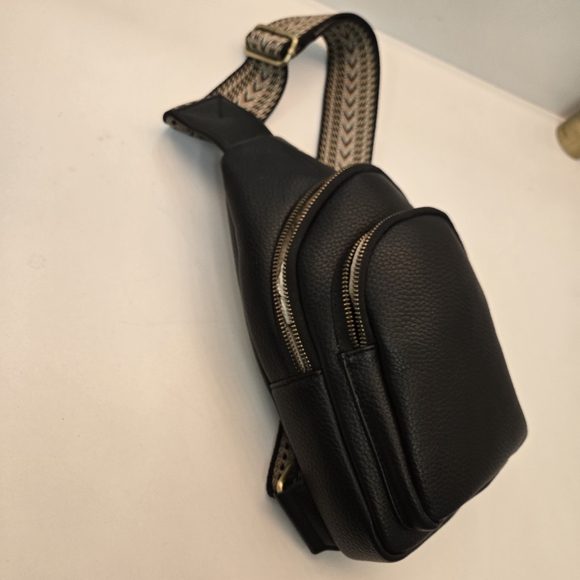 NWOT Women's sling backpack - Picture 6 of 10